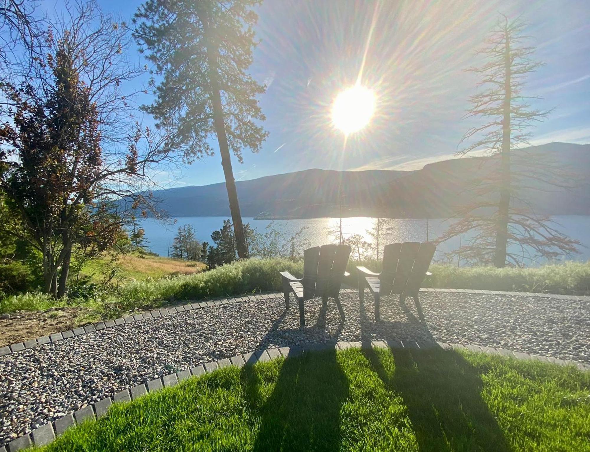 Kelowfornia Lakeview Retreat ケロウナ エクステリア 写真