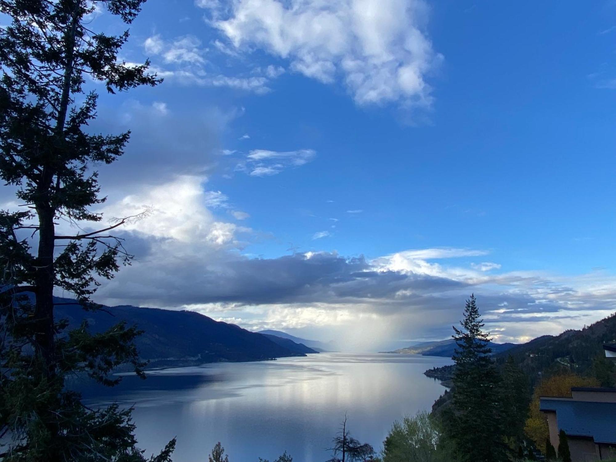 Kelowfornia Lakeview Retreat ケロウナ エクステリア 写真