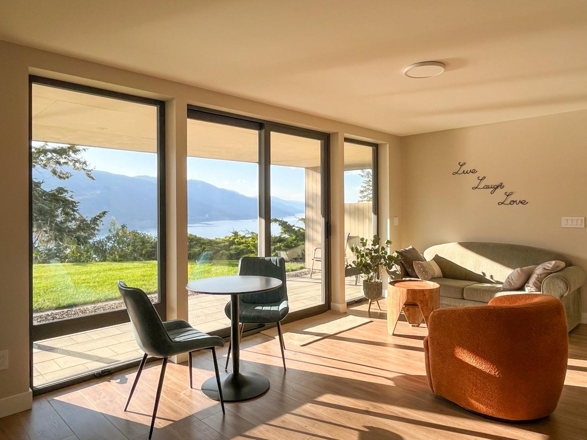 Kelowfornia Lakeview Retreat ケロウナ エクステリア 写真
