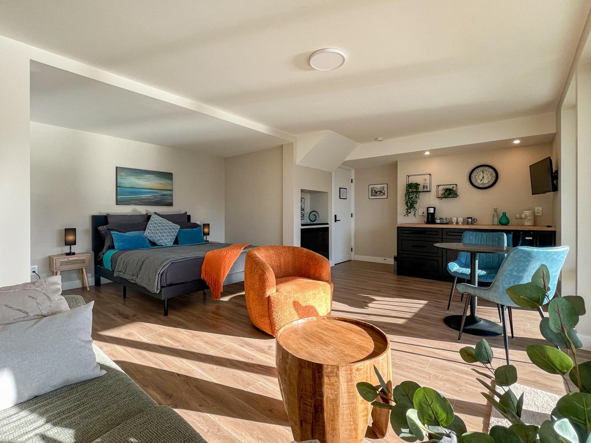 Kelowfornia Lakeview Retreat ケロウナ 部屋 写真
