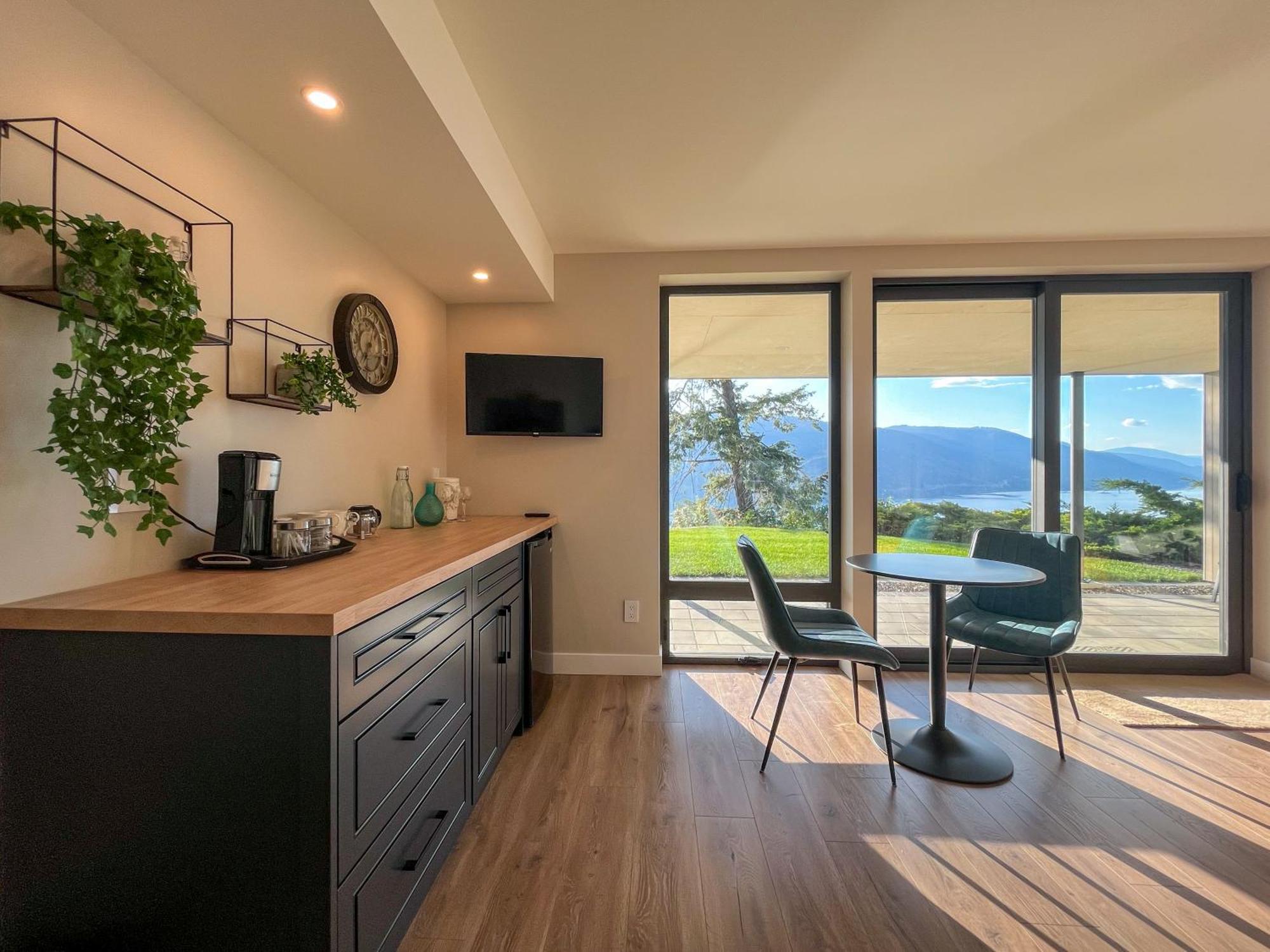 Kelowfornia Lakeview Retreat ケロウナ 部屋 写真