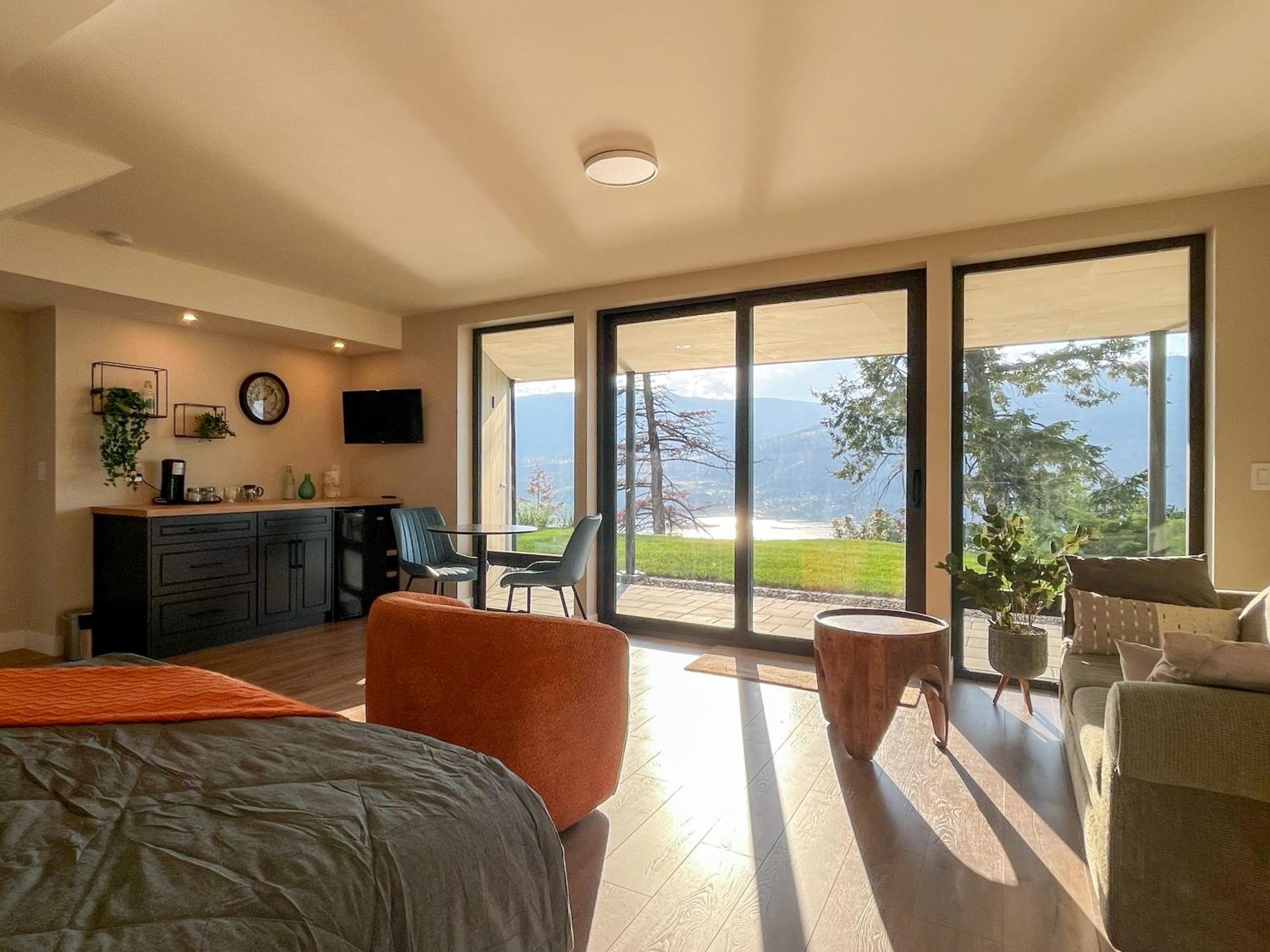 Kelowfornia Lakeview Retreat ケロウナ 部屋 写真