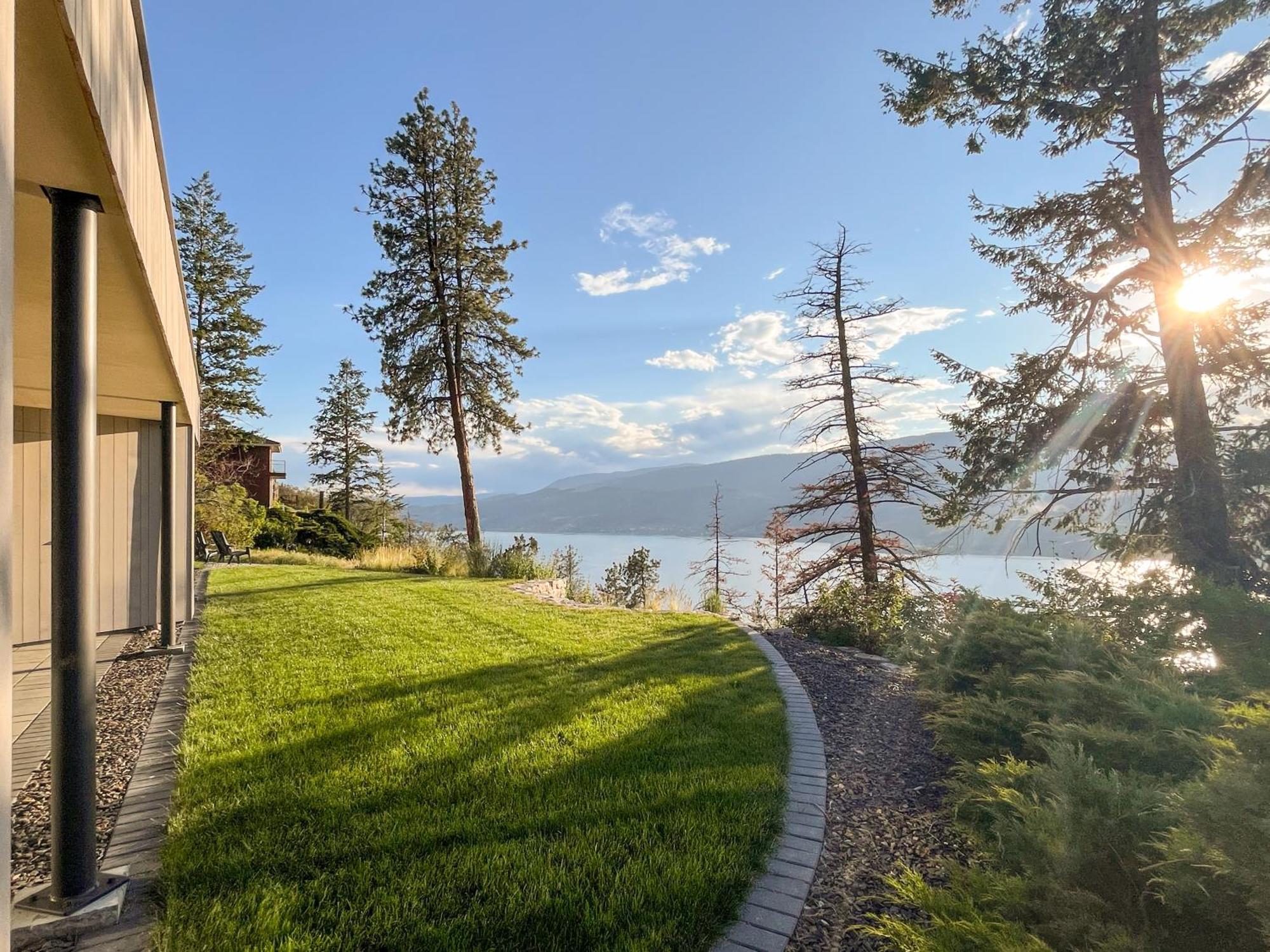 Kelowfornia Lakeview Retreat ケロウナ エクステリア 写真